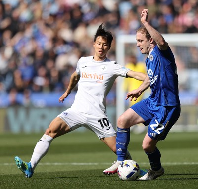 110426 - Leicester City v Swansea City - Sky Bet Championship - Eom Ji-sung of Swansea and Oliver Skipp of Leicester