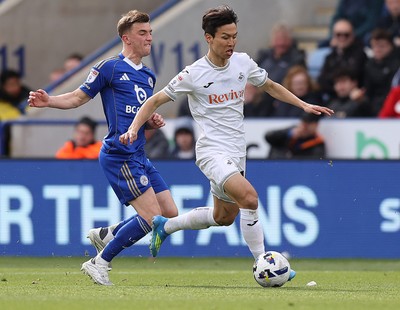110426 - Leicester City v Swansea City - Sky Bet Championship - Eom Ji-sung of Swansea and Luke Thomas of Leicester