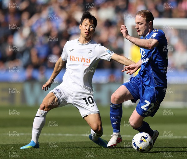 110426 - Leicester City v Swansea City - Sky Bet Championship - Eom Ji-sung of Swansea and Oliver Skipp of Leicester