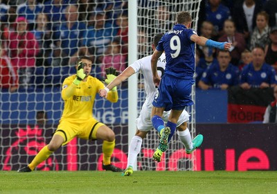 270816 - Leicester City v Swansea City - Premier League - Jamie Vardy of Leicester scores a goal