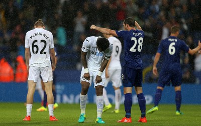 270816 - Leicester City v Swansea City - Premier League - Dejected Leroy Fer of Swansea City at full time