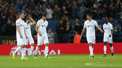 270816 - Leicester City v Swansea City - Premier League - Dejected Gylfi Sigurdsson, Fernando Llorente, Jack Cork and Modou Barrow of Swansea City