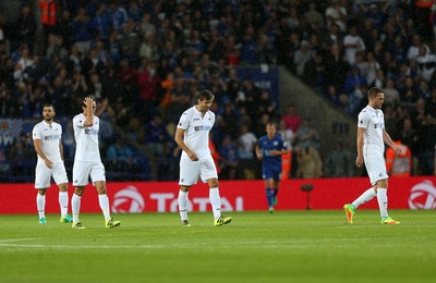 270816 - Leicester City v Swansea City - Premier League - Dejected Jack Cork, Fernando Llorente and Gylfi Sigurdsson of Swansea City