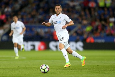 270816 - Leicester City v Swansea City - Premier League - Gylfi Sigurdsson of Swansea City