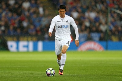 270816 - Leicester City v Swansea City - Premier League - Ki Sung-Yueng of Swansea City