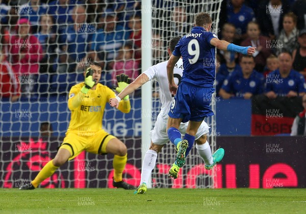 270816 - Leicester City v Swansea City - Premier League - Jamie Vardy of Leicester scores a goal