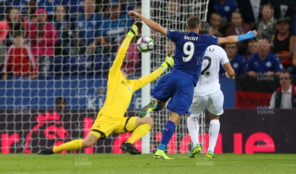 270816 - Leicester City v Swansea City - Premier League - Jamie Vardy of Leicester scores a goal