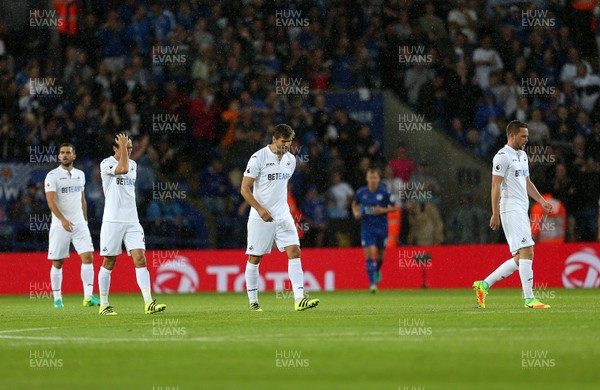 270816 - Leicester City v Swansea City - Premier League - Dejected Jack Cork, Fernando Llorente and Gylfi Sigurdsson of Swansea City