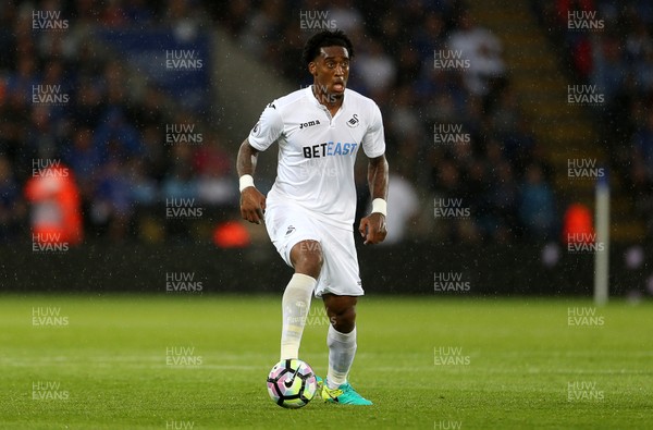 270816 - Leicester City v Swansea City - Premier League - Leroy Fer of Swansea City