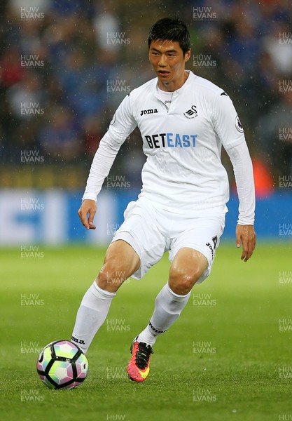 270816 - Leicester City v Swansea City - Premier League - Ki Sung-Yueng of Swansea City