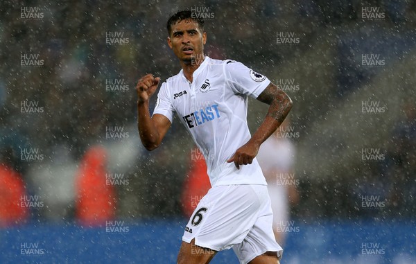 270816 - Leicester City v Swansea City - Premier League - Kyle Naughton of Swansea City