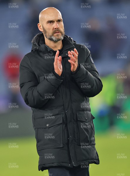 300124 - Leicester City v Swansea City - Sky Bet Championship - Head Coach Luke Williams  of Swansea applauds the travelling fans at the end of the match
