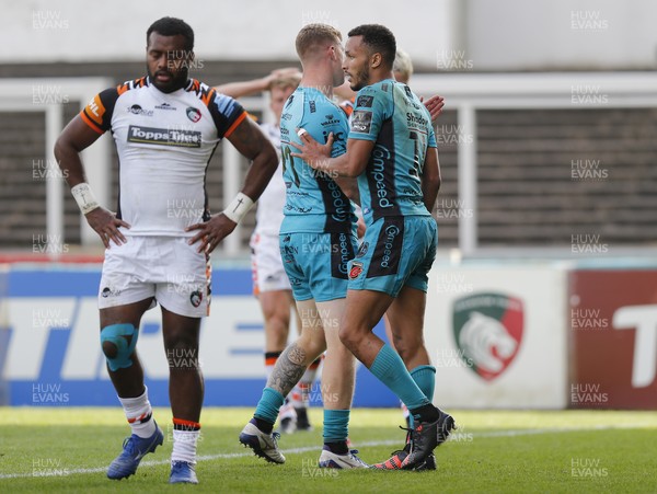 040921 - Leicester Tigers v Dragons - Preseason Friendly - Wing Jordan Olowofela of Dragons celebrates scoring a try with Centre Jack Dixon of Dragons