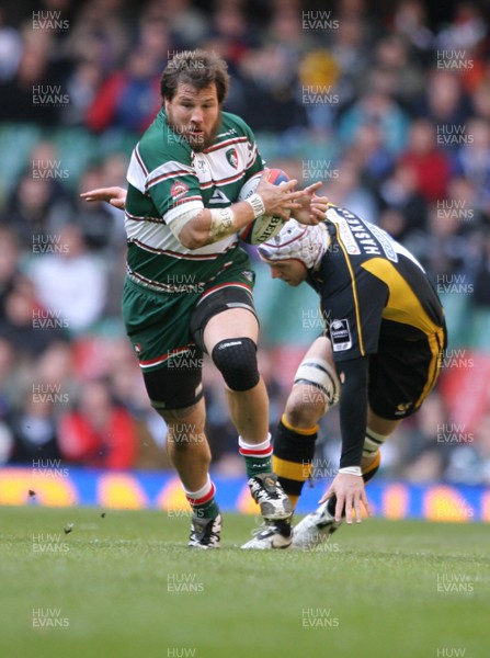 22.03.08 Tigers v Wasps Leicester's Martin Castrogiovanni beats tackle by Wasps' James Haskell. Picture Rick O'Shea.