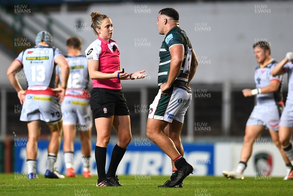 090921 - Leicester Tigers v Scarlets - Preseason Friendly - Referee Sara Cox and Ellis Genge of Leicester Tigers