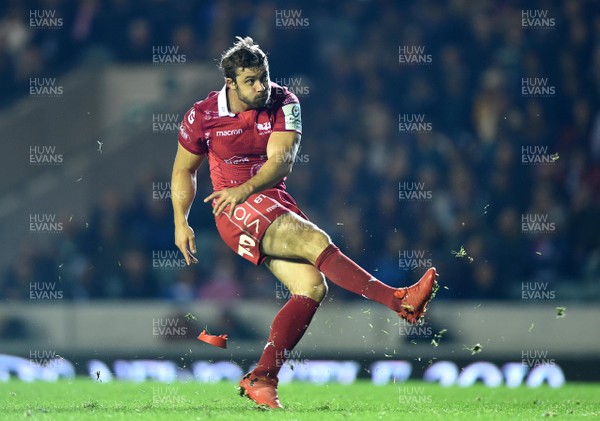 191018 - Leicester Tigers v Scarlets - European Rugby Champions Cup - Leigh Halfpenny of Scarlets kicks at goal