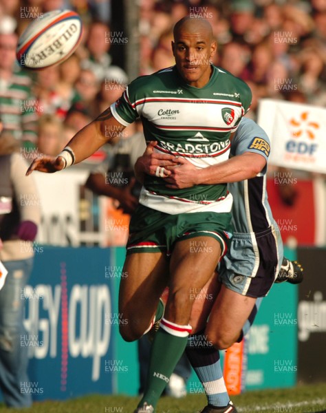 03.11.07 - Leicester Tigers v Cardiff Blues - EDF Energy Cup - Leicester's Tom Varndell is tackled by Richie Rees 