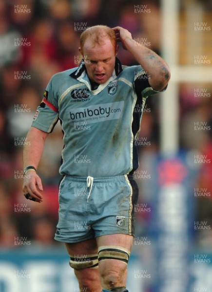 03.11.07 - Leicester Tigers v Cardiff Blues - EDF Energy Cup - Cardiff's Martyn Williams looks dejected 