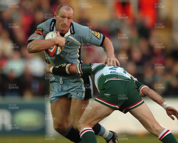 03.11.07 - Leicester Tigers v Cardiff Blues - EDF Energy Cup - Cardiff's Gareth Thomas is tackled by Leicester's Paul Berke 