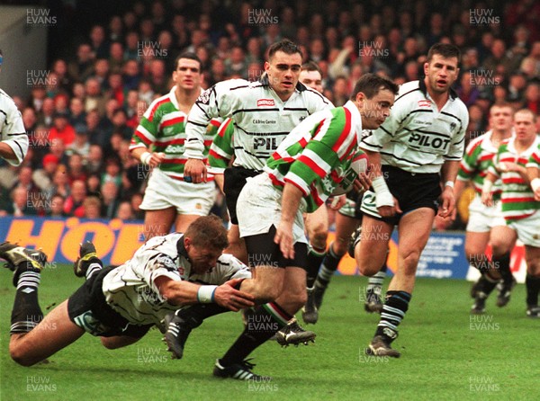 250197 - Leicester Rugby v Brive - Heineken Cup Final - Steve Hackney is tackled by Gregory Kacala