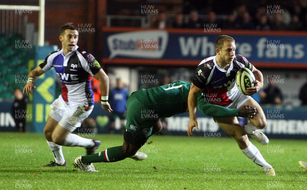 081113 - Leicester Tigers vs Ospreys - LV= Cup Round 1-Ospreys on the attack at Leicester(c) Huw Evans Agency