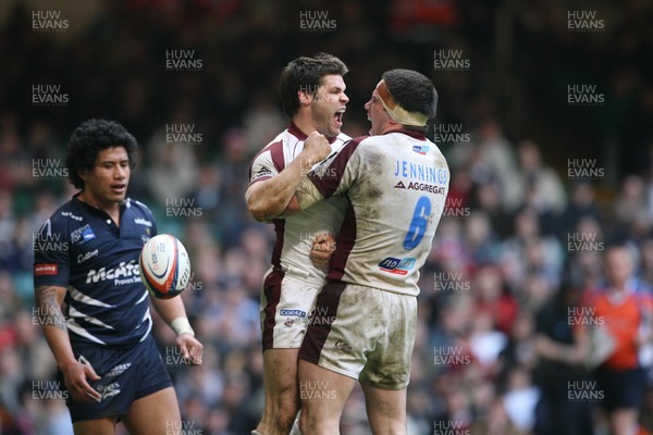 24.03.07 Sale Sharks v Leicester Tigers Tigers Danny Hipkiss celebrates his try with Shane Jennings 