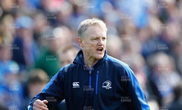 270413 - Leinster v Biarritz - Amlin Challenge Cup - Leinster's coach, Joe Schmidt, gets the team going in the pre-game warm up 