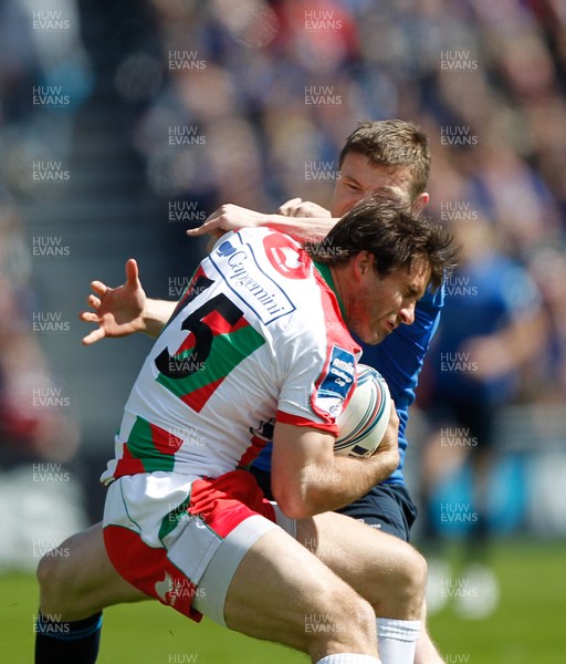 270413 - Leinster v Biarritz - Amlin Challenge Cup - Marcello Bosch of Biarritz tries to avoid Brian O'Driscoll of Leinster 