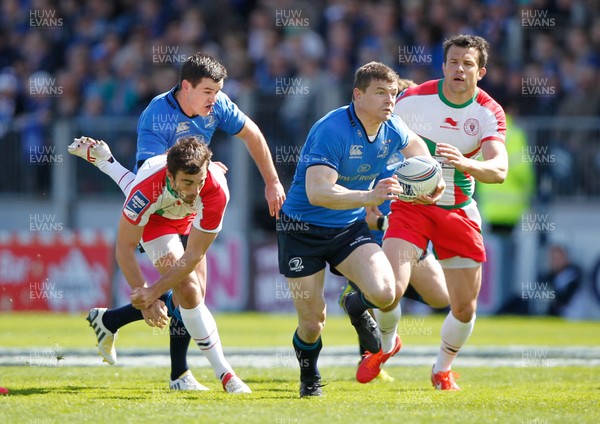 270413 - Leinster v Biarritz - Amlin Challenge Cup - Brian O'Driscoll of Leinster breaks free from Jean-Pascal Barraque of Biarritz 