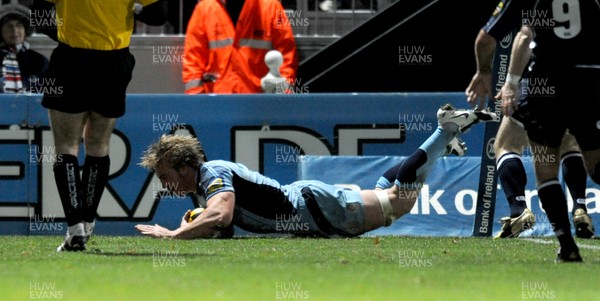 10.01.09 - Leinster v Cardiff Blues - Magners League - Cardiff's Andy Powell scores try. 