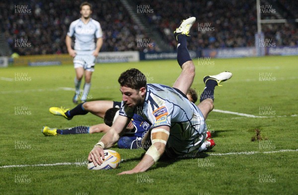 271012 Leinster v Blues - RaboDirect Pro 12 - Alex Cuthbert scores a try for Cardiff 