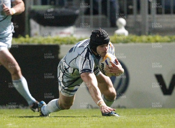 271012 Leinster v Blues - RaboDirect Pro 12 - Leigh Halfpenny scores the second try for Cardiff 