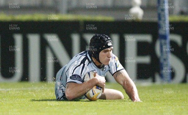 271012 Leinster v Blues - RaboDirect Pro 12 - Tom James scores the third Cardiff try 