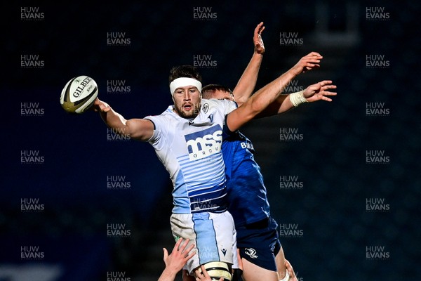 221120 - Leinster v Cardiff Blues - Guinness PRO14 - Ben Murphy of Cardiff Blues wins possession in the line out