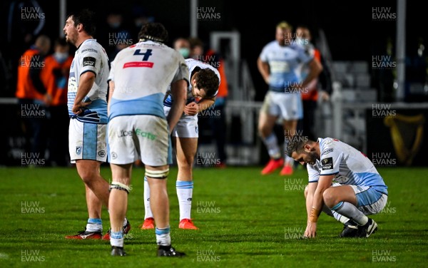 221120 - Leinster v Cardiff Blues - Guinness PRO14 - Jason Tovey of Cardiff Blues, right, and his team-mates after the match