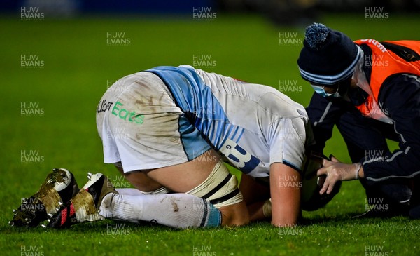 221120 - Leinster v Cardiff Blues - Guinness PRO14 - Rory Thornton of Cardiff Blues is atteneded to by medical personnel for an injury