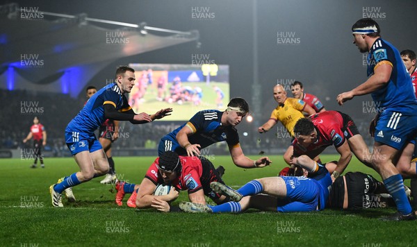 280123 - Leinster v Cardiff Rugby - United Rugby Championship - Rory Thornton of Cardiff scores his side's first try