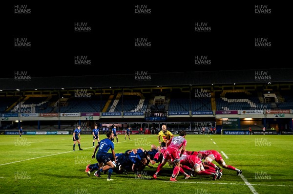 021020 - Leinster v Dragons - Guinness PRO14 - Rhodri Williams of Dragons feeds the ball into a scrum