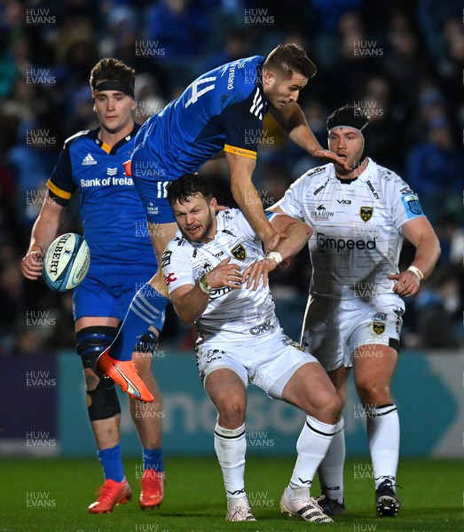 180223 - Leinster v Dragons RFC - United Rugby Championship - Jordan Larmour of Leinster contests a high ball with Steff Hughes of Dragons