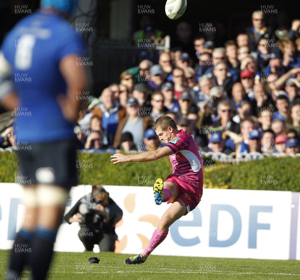 131012 Leinster v Exeter - Heineken Cup - Gareth Seenson of Exeter converts a penalty to level the scores 