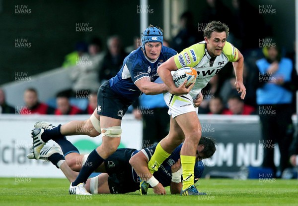 030513 - Leinster v Ospreys - RaboDirect Pro 12 - Leinster's Rhys Ruddock tackles Ashley Beck of Ospreys 