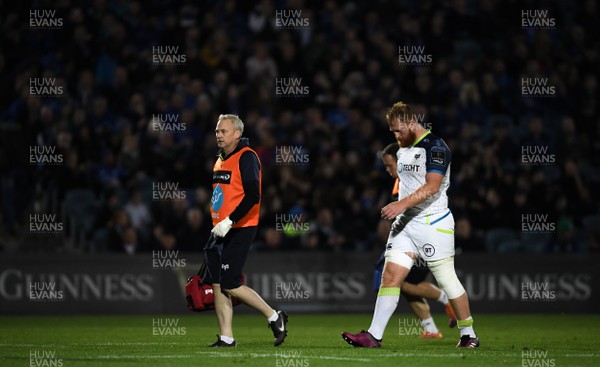 041019 - Leinster and Ospreys - Guinness PRO14 -  Dan Baker of Ospreys leaves the pitch with an injury 