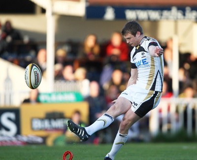 16.04.10 Leinster v Ospreys... Dan Biggar kicks the first penalty for Ospreys . 