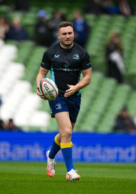 160526 - Leinster v Ospreys - United Rugby Championship - Jordan Larmour of Leinster warms up before the match