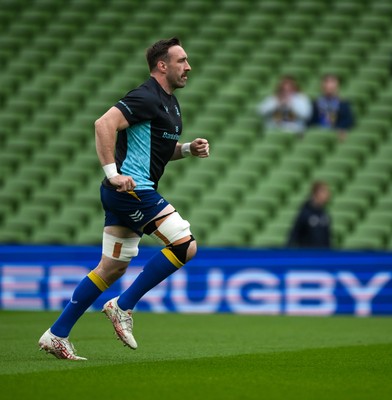 160526 - Leinster v Ospreys - United Rugby Championship - Jack Conan of Leinster warms up before the match