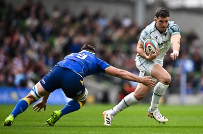160526 - Leinster v Ospreys - United Rugby Championship - Owen Watkin of Ospreys in action against Max Deegan of Leinster