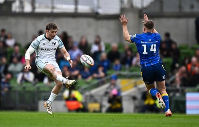 160526 - Leinster v Ospreys - United Rugby Championship - Dan Edwards of Ospreys has a kick charged down by Jordan Larmour of Leinster