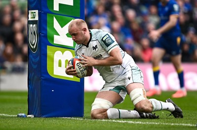 160526 - Leinster v Ospreys - United Rugby Championship - Huw Sutton of Ospreys scores his side's first try