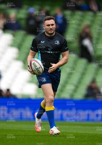 160526 - Leinster v Ospreys - United Rugby Championship - Jordan Larmour of Leinster warms up before the match