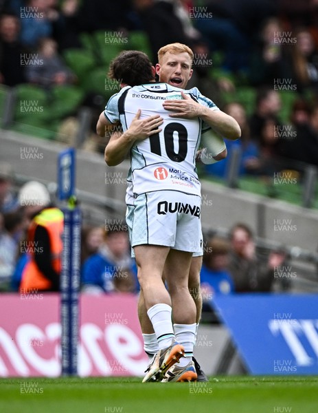 160526 - Leinster v Ospreys - United Rugby Championship - Ospreys players Dan Edwards, 10, and Iestyn Hopkins before the match